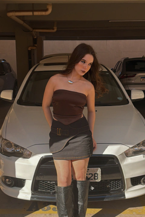 Top Cropped Cetim Marrom