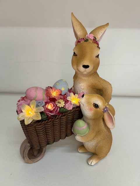 Coelha com filhote e carrinho de flores de resina com led 22x27cm Cód. 1014226 - comprar online