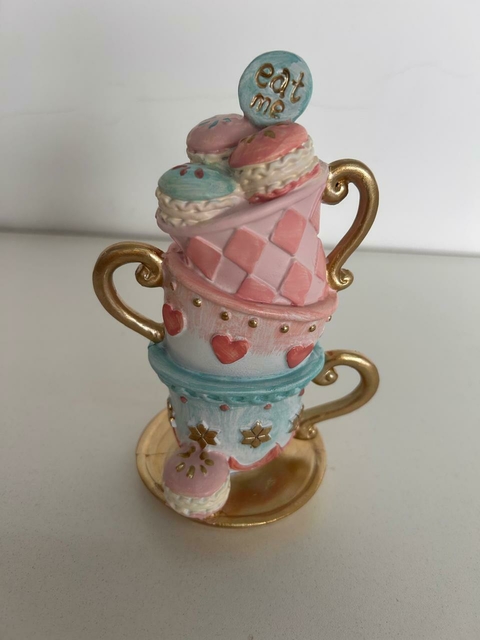 Xícara com macarrons de resina 18cm Cód. 1048459 - comprar online