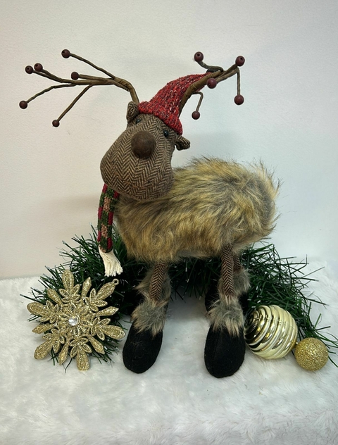 Rena em pé marrom com gorro 40cm Cód. 1429 - comprar online