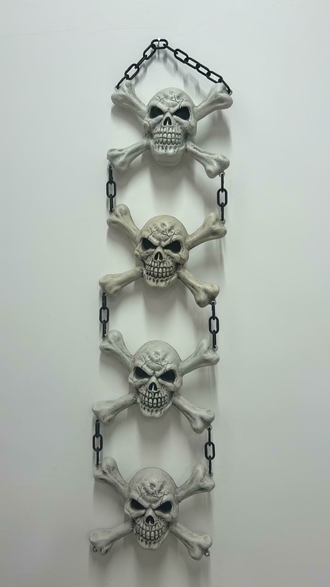 Enfeite de porta com 4 caveiras cód. 2038 - comprar online