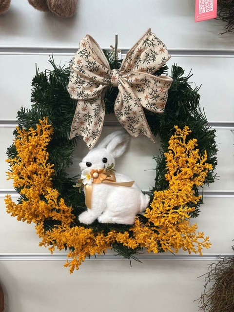 Guirlanda com coelho branco e flores amarelas 40cm Cód. 2124 - comprar online