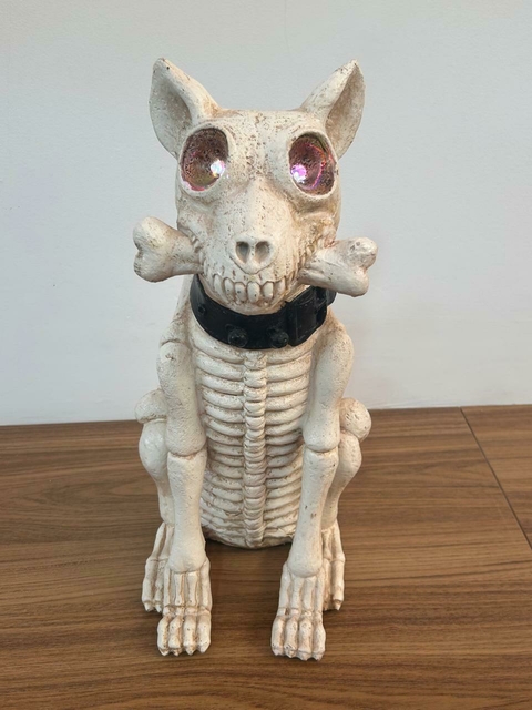 Cachorro esqueleto resina com led 39cm Cód. 29005058 - comprar online