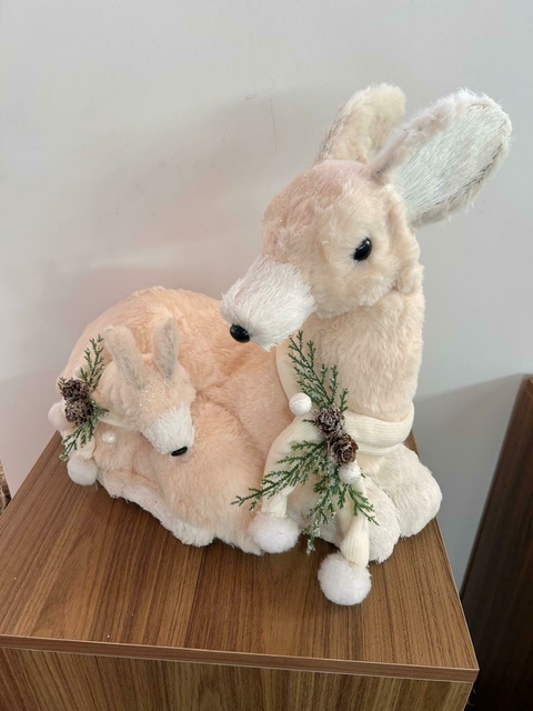 Rena creme deitada com filhote 37cm Cód. BC2413