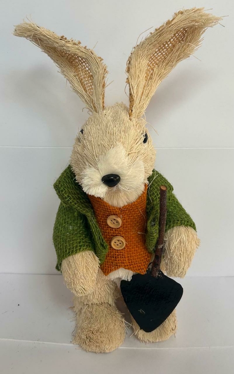 Coelho rústico de palha com pá 29cm Cód. CO1029 - comprar online