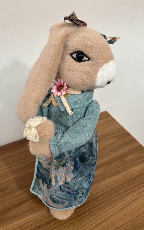 Coelha em pé com roupa azul 48cm Cód. CO2003 - comprar online