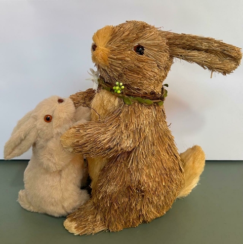 Coelho rústico com filhote pelúcia 34cm Cód. CO435 - comprar online