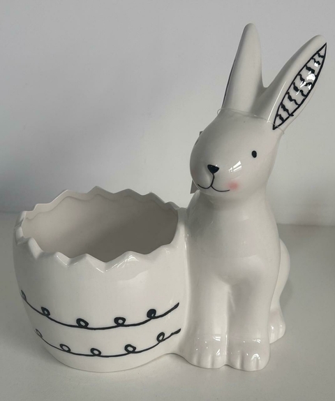 Coelho de porcelana com cesta com preto e branco 20cm Cód. RS1000 - comprar online