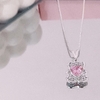 Colar com pingente ursinho cravejado com coração rosa folheado a prata - REF459
