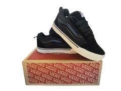 Vans Knu All Black na internet