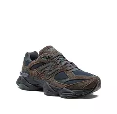 New Balance 9060 Brown Black en internet