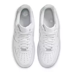 Nike Air Force 1 07 Triple White en internet