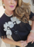 T-shirt Preta com Broche Flor Removível - comprar online
