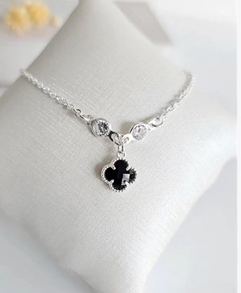 Pulseira com Pingente de Trevo