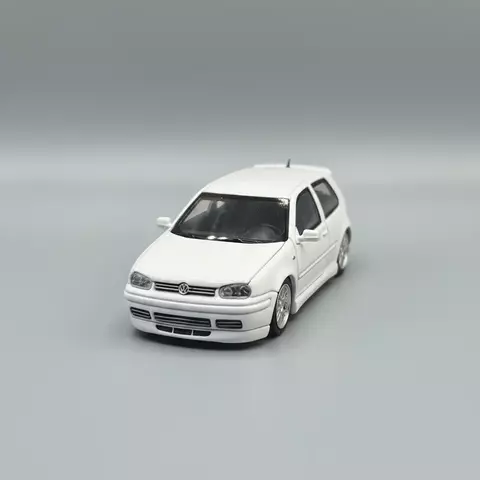 Miniatura Volkswagen Golf Gti Mk4 1:64 Focal Horizon Branco