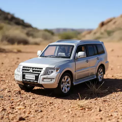 Miniatura Pajero 1/32 Prata