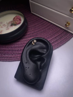 Piercing Flor Zircônias - comprar online