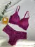 Conjunto de lingerie com bojo na cor roxa, composto por sutiã e calcinha de renda.