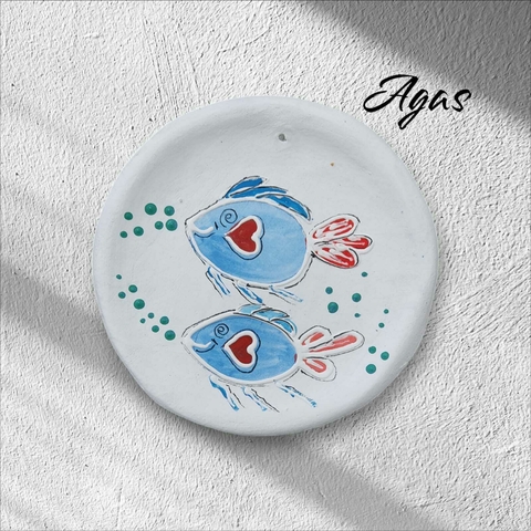 Mini Prato Decorativo de Cerâmica com Peixinhos Românticos – Pintura Artesanal e Relevo com Técnica Mehndi