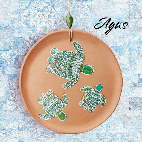 Prato Decorativo em Cerâmica Terracota com Pintura Artesanal Tartarugas Verdes – Design em Alto Relevo