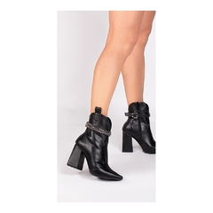 Bota Bico Fino Cano Médio na internet