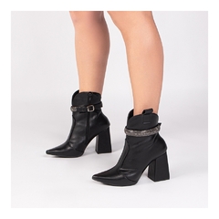 Bota Bico Fino Cano Médio - comprar online