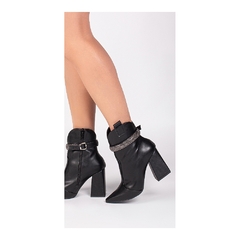 Bota Bico Fino Cano Médio