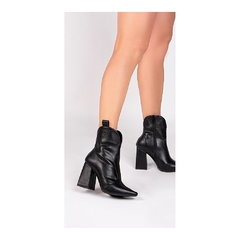Bota Bico Fino Cano Médio - loja online