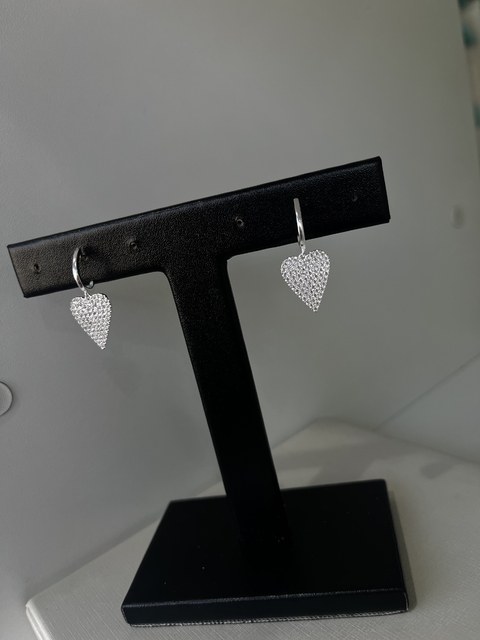 Brinco coração pendurado