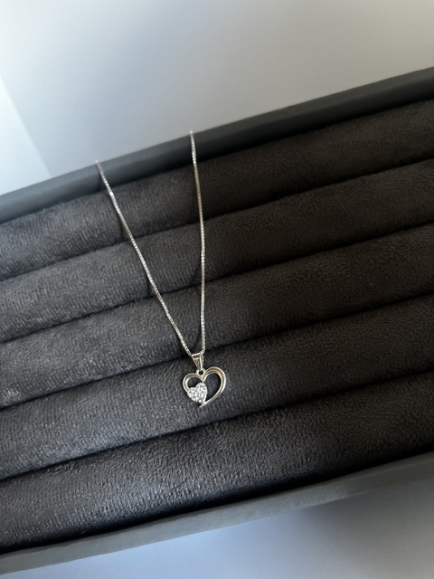 Colar coração vazado