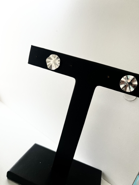 Brinco martelado médio