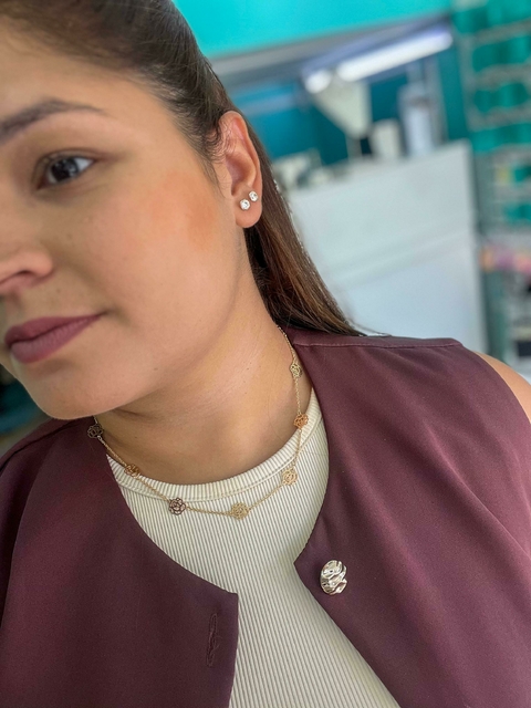 Colar rommanel flores vazadas