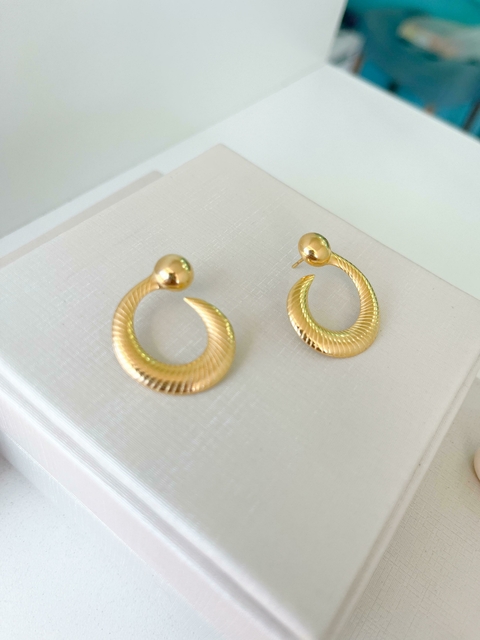 Brinco meia lua dourado
