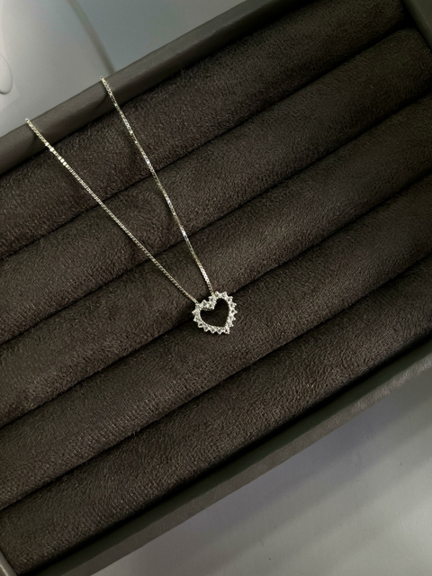 Colar coração vazado