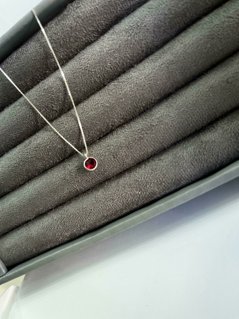 Colar ponto de luz vermelho