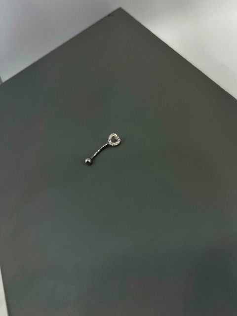 Piercing umbigo coração vazado