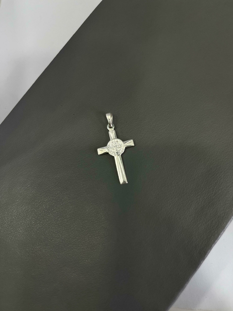 Pingente cruz e são bento