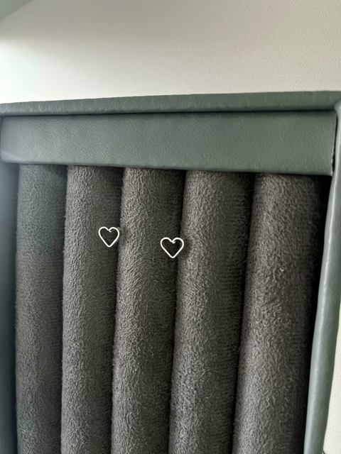 Brinco coração vazado médio