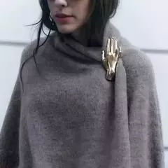 Broche mão - comprar online