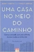 Uma Casa no Meio do Caminho - Autor: Barry Martin (2015) [usado]