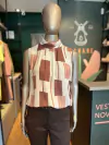 Blusa Solano - estampa geométrica marrom.