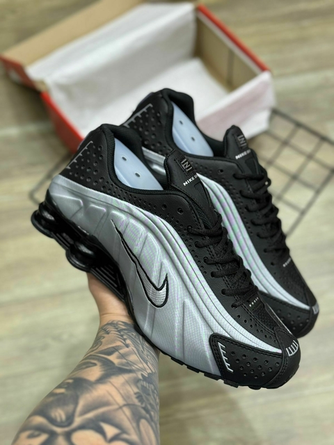 Nike shox R4 cinza com preto