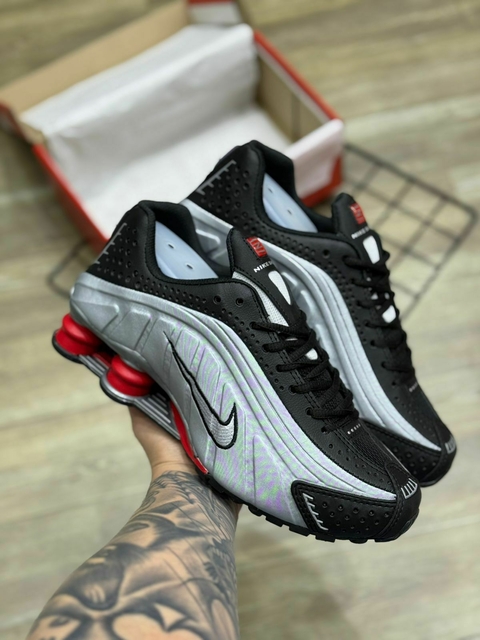 Nike shox r4 cinza com vermelho
