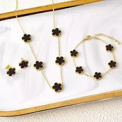 Kit 3 Peças Flor – Colar, Brincos e Pulseira Banhados a Ouro 18K - comprar online