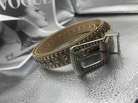 CINTO COM DETALHE NA PEDRARIA