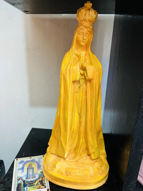 Virgen de Fátima en Yeso con Vela y Estampita
