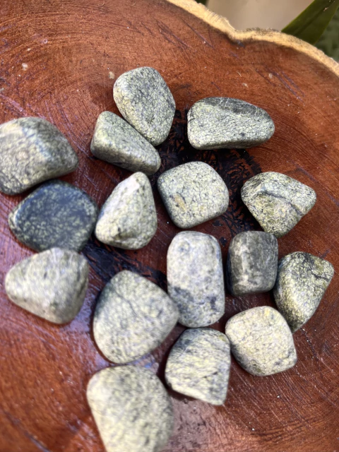 Serpentina Rusa – Piedra de Transformación y Energía Vital