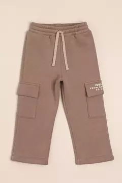 Pantalón de frisa con bolsillos laterales y estampa Vito