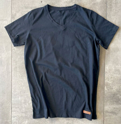 REMERA MUJER BASICA CUELLO ESCOTE V "master rock" - tienda online