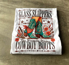 REMERA MUJER BASICA CUELLO ESCOTE V " BOOTS" - VISUALWEAR